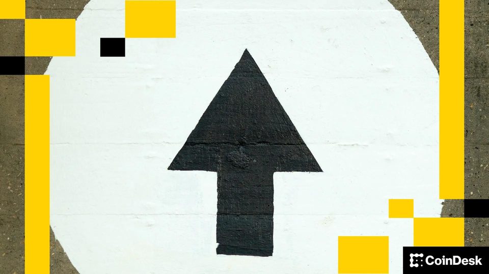 Bitcoin above $71,000, ETH, SOL, ADA zoom higher as cryptos shrugs off stock weakness