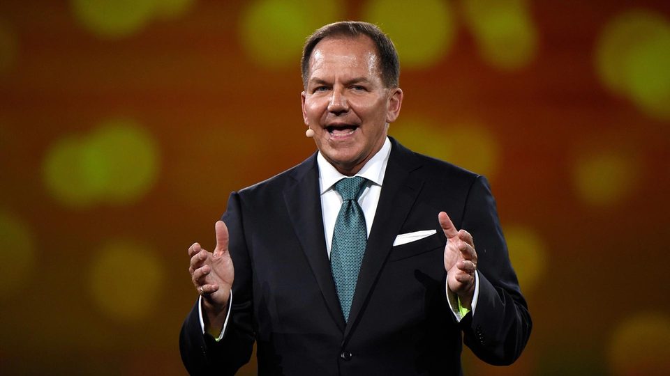 Paul Tudor Jones calls bitcoin the 'best inflation hedge,' warns of overvalued stocks